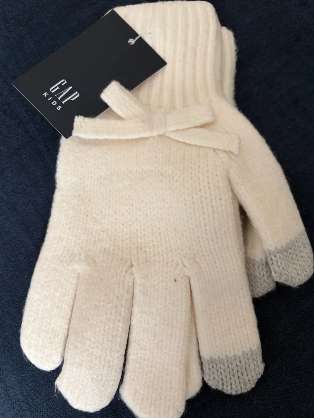 NWT Set of GAP Kids CashSoft Cream Knit Gloves with Gray Tech Tips and Hat.